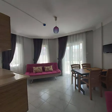 Lägenhetshotell Karatas 3*