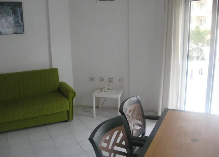 Karatas مرمريس