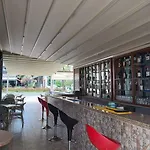 Ξενοδοχείο με διαμερίσματα Karatas Μαρμαρίς